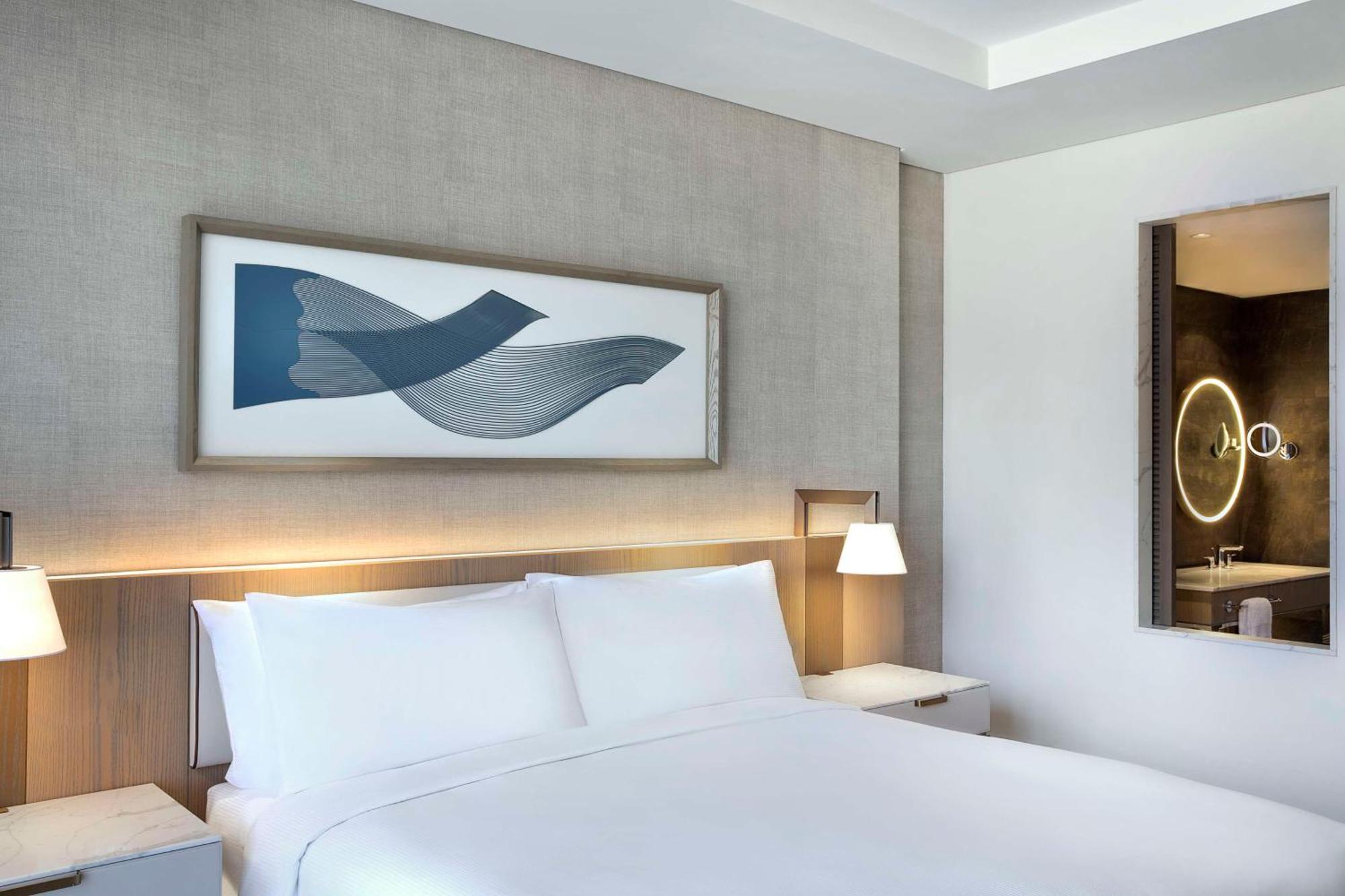 Deluxe King Room with Pool View and Theme Park Access